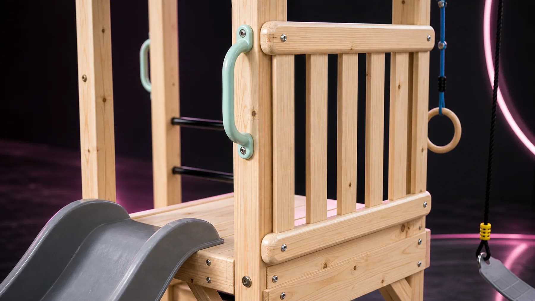 Rounded edge safety detail on Spotlight AAW0034.